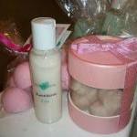 Gift Set In Pink Includes 8 Bath Bombs, 5 Sugar..