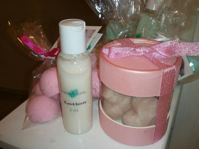 Gift Set In Pink Includes 8 Bath Bombs, 5 Sugar Scrub Hearts And 2 Oz Lotion, Pamper, Enjoy, Exfoliate...sweet Pea