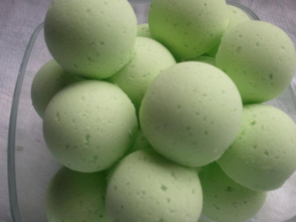 12 Bath Bombs 1 Oz Each (key Lime Pie) Gift Bag Bath Fizzies, Great For Kids...and Adults Too