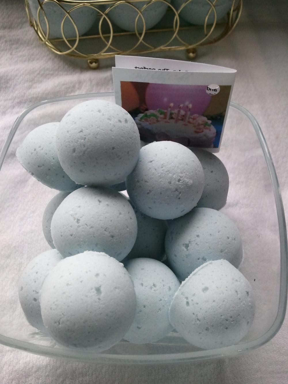 12 Bath Bombs 1 Oz Each (birthday Cake) Gift Bag Bath Fizzies, Great For Dry Skin, Kids And Adults Too