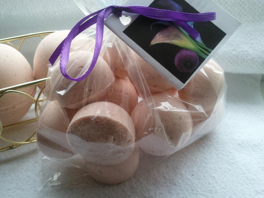12 Bath Bombs 1 Oz Each (patchouli Amber) Gift Bag Bath Fizzies, Great For Dry Skin, Also With Powdered Milk For A Luxurious Bath