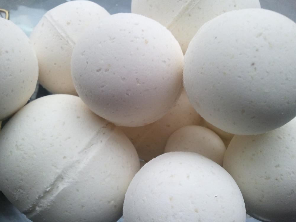 12 Bath Bombs 1 Oz Each (vanilla) Gift Bag Bath Fizzies, Great For Kids...these Smell Delicious